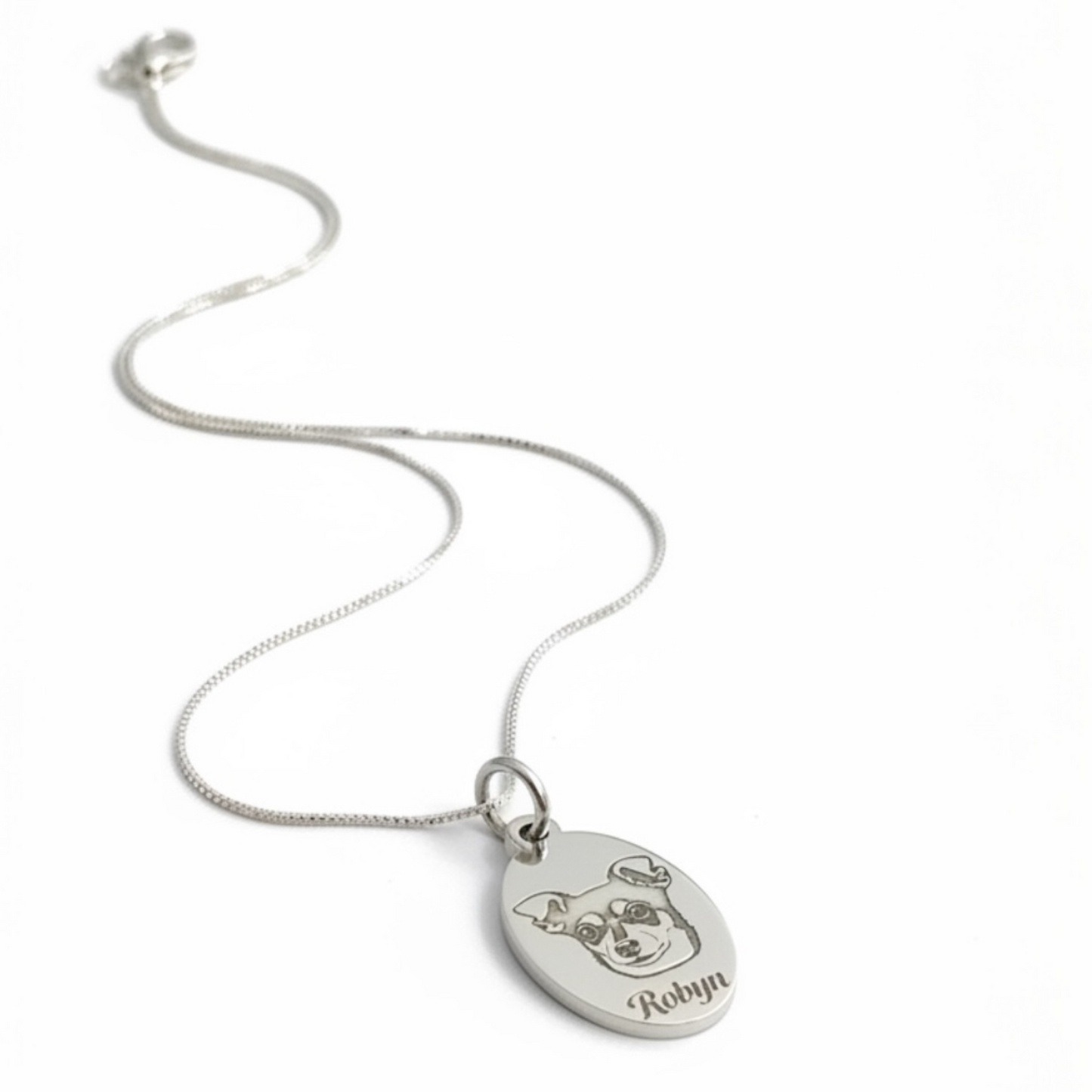 Collana ovale realizzata in argento 925,con il bellissimo musetto di Robyn.Personalizza la tua!