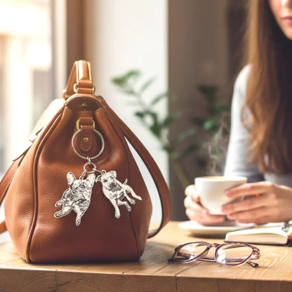 Portachiavi personalizzati in argento 925 con sagome di cani su borsa marrone, Gemboutiquejewelry.